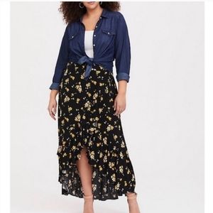 Torrid Hi-Low Black w/Yellow Flowers Maxi Skirt